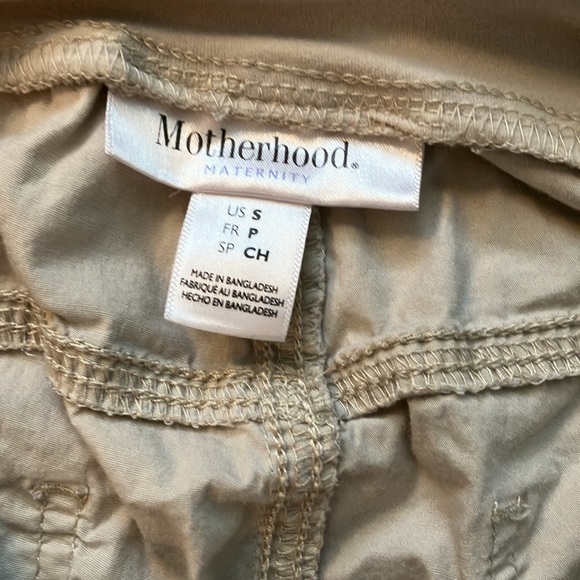 Motherhood Maternity Khaki Cargo capris - Picture 5 of 5
